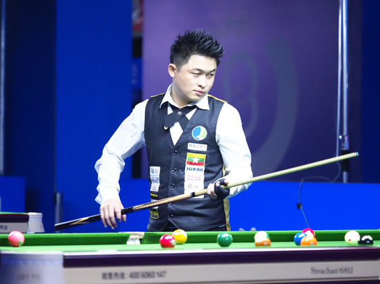 他既能在右 他既能在右