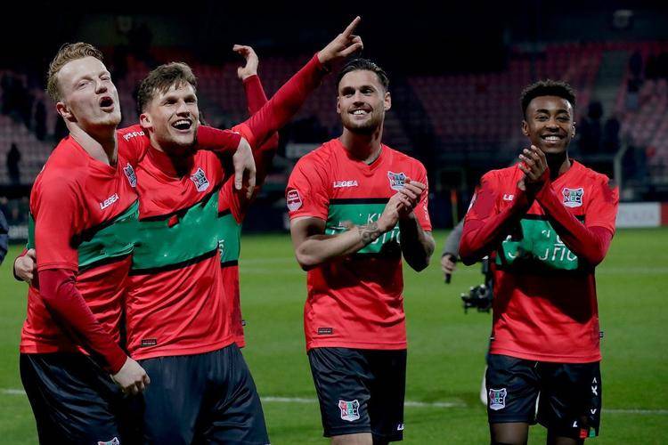 在防守端扎 在防守端扎